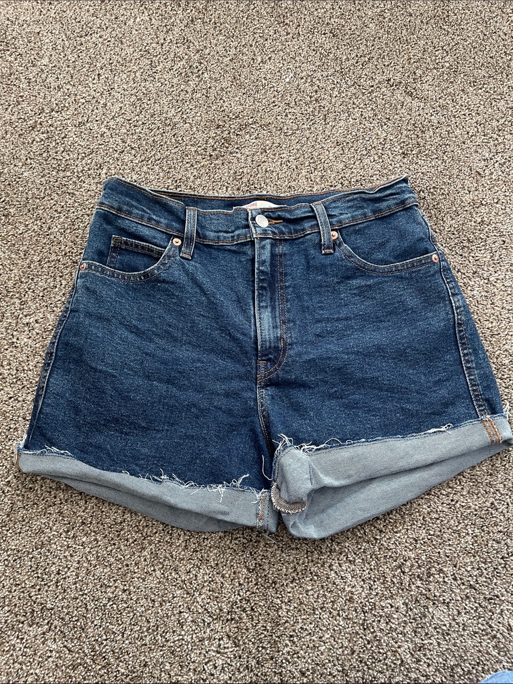 Signature Levi Strauss high rise dark wash Denim shorts size 8 w29